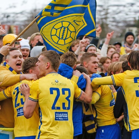 Þór - KA 0:1, í 5. umferð Bestu deildarinnar í knattspyrnu. Mögnuð stemning löngu fyrir leik og hart var barist í fyrstu rimmu Akureyrarfélaganna í efstu deild í 24 ár. Mynd: Rakel Hinriksdóttir