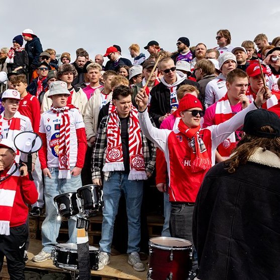 Þór - KA 0:1, í 5. umferð Bestu deildarinnar í knattspyrnu. Mögnuð stemning löngu fyrir leik og hart var barist í fyrstu rimmu Akureyrarfélaganna í efstu deild í 24 ár. Mynd: Ármann Hinrik
