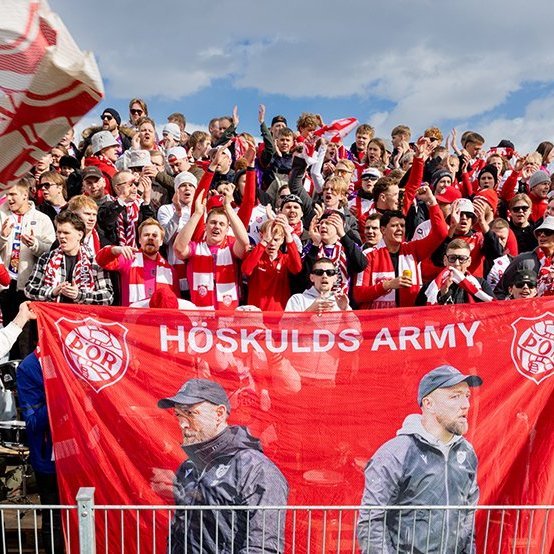 Þór - KA 0:1, í 5. umferð Bestu deildarinnar í knattspyrnu. Mögnuð stemning löngu fyrir leik og hart var barist í fyrstu rimmu Akureyrarfélaganna í efstu deild í 24 ár. Mynd: Ármann Hinrik