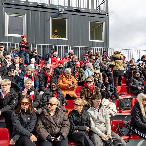 Þór - KA 0:1, í 5. umferð Bestu deildarinnar í knattspyrnu. Mögnuð stemning löngu fyrir leik og hart var barist í fyrstu rimmu Akureyrarfélaganna í efstu deild í 24 ár. Mynd: Ármann Hinrik