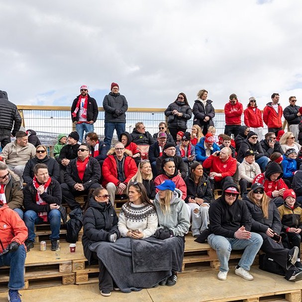 Þór - KA 0:1, í 5. umferð Bestu deildarinnar í knattspyrnu. Mögnuð stemning löngu fyrir leik og hart var barist í fyrstu rimmu Akureyrarfélaganna í efstu deild í 24 ár. Mynd: Ármann Hinrik