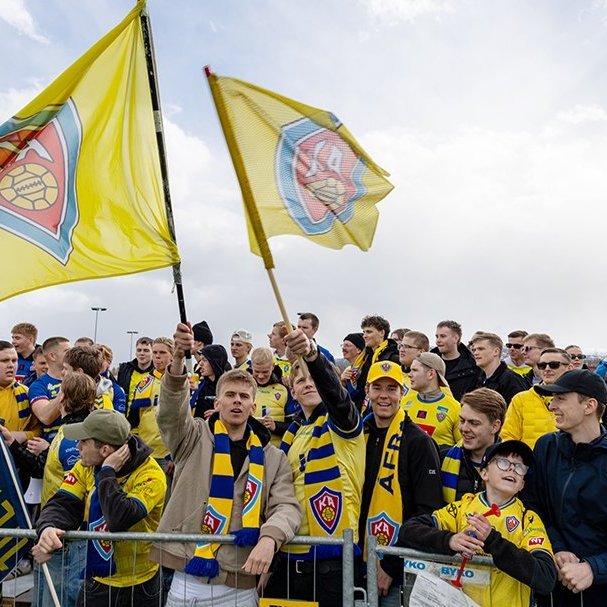 Þór - KA 0:1, í 5. umferð Bestu deildarinnar í knattspyrnu. Mögnuð stemning löngu fyrir leik og hart var barist í fyrstu rimmu Akureyrarfélaganna í efstu deild í 24 ár. Mynd: Ármann Hinrik