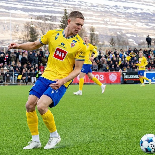 Þór - KA 0:1, í 5. umferð Bestu deildarinnar í knattspyrnu. Mögnuð stemning löngu fyrir leik og hart var barist í fyrstu rimmu Akureyrarfélaganna í efstu deild í 24 ár. Mynd: Ármann Hinrik