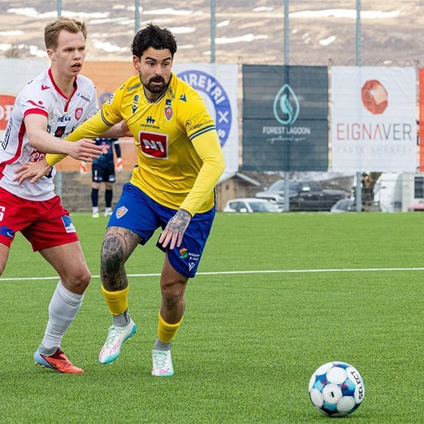Þór - KA 0:1, í 5. umferð Bestu deildarinnar í knattspyrnu. Mögnuð stemning löngu fyrir leik og hart var barist í fyrstu rimmu Akureyrarfélaganna í efstu deild í 24 ár. Mynd: Ármann Hinrik