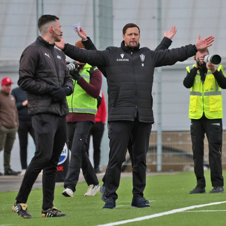 Þór - KA 0:1, í 5. umferð Bestu deildarinnar í knattspyrnu. Mögnuð stemning löngu fyrir leik og hart var barist í fyrstu rimmu Akureyrarfélaganna í efstu deild í 24 ár. Mynd: Skapti Hallgrímsson