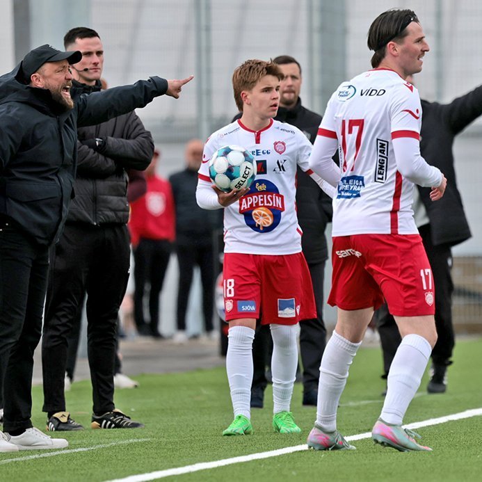Þór - KA 0:1, í 5. umferð Bestu deildarinnar í knattspyrnu. Mögnuð stemning löngu fyrir leik og hart var barist í fyrstu rimmu Akureyrarfélaganna í efstu deild í 24 ár. Mynd: Skapti Hallgrímsson