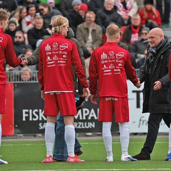 Þór - KA 0:1, í 5. umferð Bestu deildarinnar í knattspyrnu. Mögnuð stemning löngu fyrir leik og hart var barist í fyrstu rimmu Akureyrarfélaganna í efstu deild í 24 ár. Mynd: Skapti Hallgrímsson