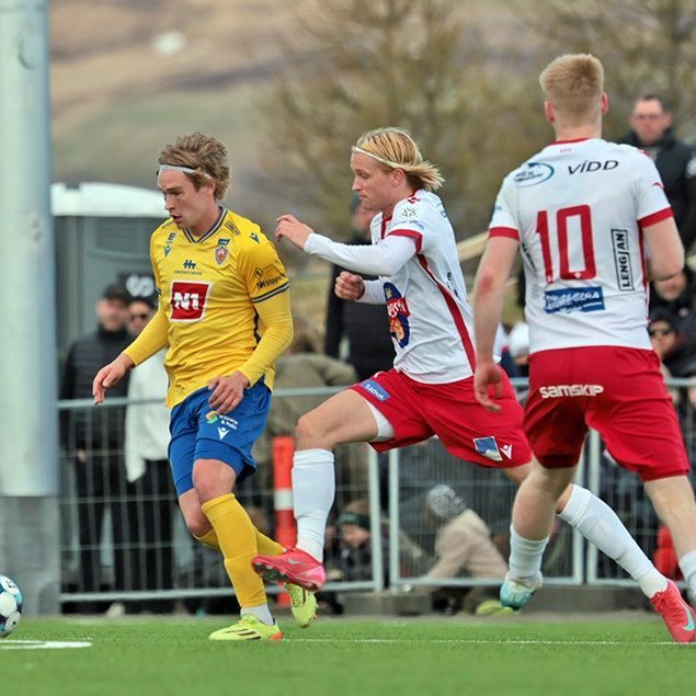 Þór - KA 0:1, í 5. umferð Bestu deildarinnar í knattspyrnu. Mögnuð stemning löngu fyrir leik og hart var barist í fyrstu rimmu Akureyrarfélaganna í efstu deild í 24 ár. Mynd: Skapti Hallgrímsson