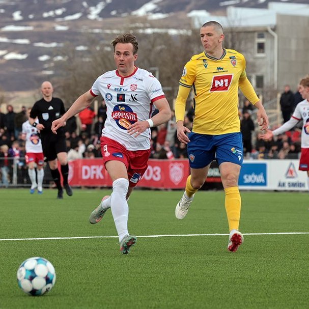 Þór - KA 0:1, í 5. umferð Bestu deildarinnar í knattspyrnu. Mögnuð stemning löngu fyrir leik og hart var barist í fyrstu rimmu Akureyrarfélaganna í efstu deild í 24 ár. Mynd: Skapti Hallgrímsson