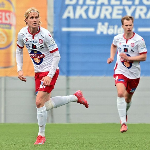Þór - KA 0:1, í 5. umferð Bestu deildarinnar í knattspyrnu. Mögnuð stemning löngu fyrir leik og hart var barist í fyrstu rimmu Akureyrarfélaganna í efstu deild í 24 ár. Mynd: Skapti Hallgrímsson