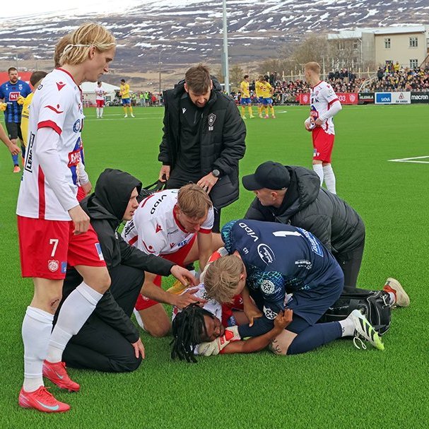 Þór - KA 0:1, í 5. umferð Bestu deildarinnar í knattspyrnu. Mögnuð stemning löngu fyrir leik og hart var barist í fyrstu rimmu Akureyrarfélaganna í efstu deild í 24 ár. Mynd: Skapti Hallgrímsson