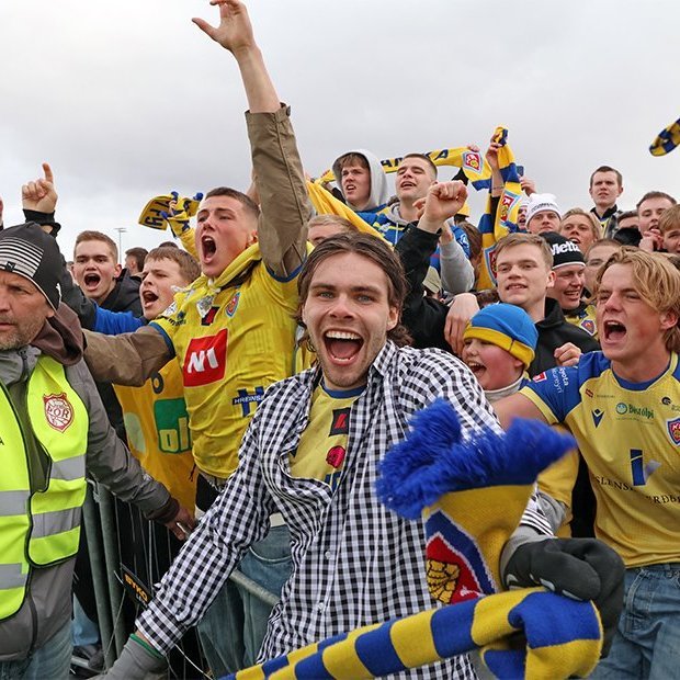 Þór - KA 0:1, í 5. umferð Bestu deildarinnar í knattspyrnu. Mögnuð stemning löngu fyrir leik og hart var barist í fyrstu rimmu Akureyrarfélaganna í efstu deild í 24 ár. Mynd: Skapti Hallgrímsson