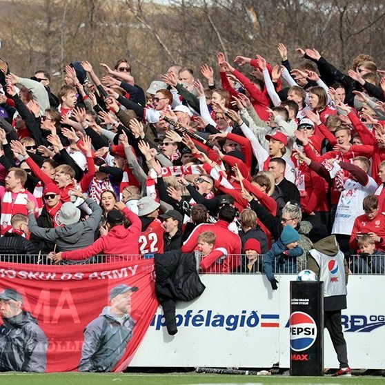Þór - KA 0:1, í 5. umferð Bestu deildarinnar í knattspyrnu. Mögnuð stemning löngu fyrir leik og hart var barist í fyrstu rimmu Akureyrarfélaganna í efstu deild í 24 ár. Mynd: Skapti Hallgrímsson