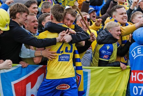 Þór - KA 0:1, í 5. umferð Bestu deildarinnar í knattspyrnu. Mögnuð stemning löngu fyrir leik og hart var barist í fyrstu rimmu Akureyrarfélaganna í efstu deild í 24 ár. Mynd: Rakel Hinriksdóttir