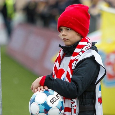 Þór - KA 0:1, í 5. umferð Bestu deildarinnar í knattspyrnu. Mögnuð stemning löngu fyrir leik og hart var barist í fyrstu rimmu Akureyrarfélaganna í efstu deild í 24 ár. Mynd: Rakel Hinriksdóttir