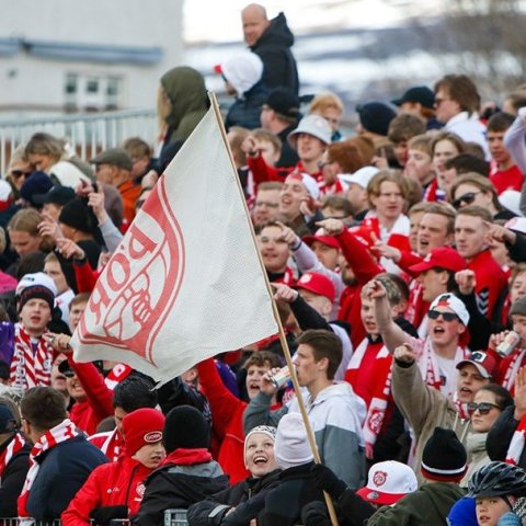 Þór - KA 0:1, í 5. umferð Bestu deildarinnar í knattspyrnu. Mögnuð stemning löngu fyrir leik og hart var barist í fyrstu rimmu Akureyrarfélaganna í efstu deild í 24 ár. Mynd: Rakel Hinriksdóttir