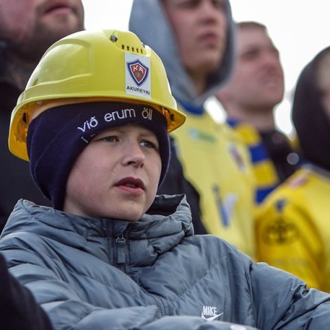 Þór - KA 0:1, í 5. umferð Bestu deildarinnar í knattspyrnu. Mögnuð stemning löngu fyrir leik og hart var barist í fyrstu rimmu Akureyrarfélaganna í efstu deild í 24 ár. Mynd: Rakel Hinriksdóttir