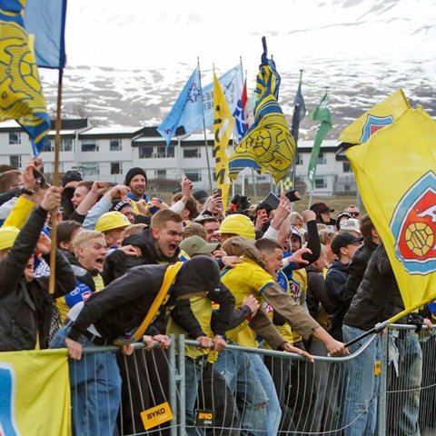Þór - KA 0:1, í 5. umferð Bestu deildarinnar í knattspyrnu. Mögnuð stemning löngu fyrir leik og hart var barist í fyrstu rimmu Akureyrarfélaganna í efstu deild í 24 ár. Mynd: Rakel Hinriksdóttir