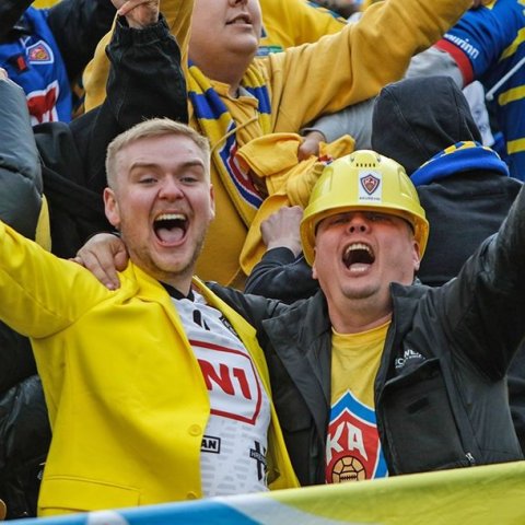 Þór - KA 0:1, í 5. umferð Bestu deildarinnar í knattspyrnu. Mögnuð stemning löngu fyrir leik og hart var barist í fyrstu rimmu Akureyrarfélaganna í efstu deild í 24 ár. Mynd: Rakel Hinriksdóttir