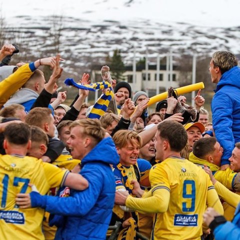 Þór - KA 0:1, í 5. umferð Bestu deildarinnar í knattspyrnu. Mögnuð stemning löngu fyrir leik og hart var barist í fyrstu rimmu Akureyrarfélaganna í efstu deild í 24 ár. Mynd: Rakel Hinriksdóttir