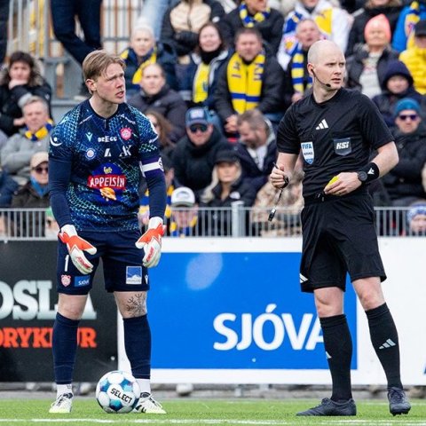 Þór - KA 0:1, í 5. umferð Bestu deildarinnar í knattspyrnu. Mögnuð stemning löngu fyrir leik og hart var barist í fyrstu rimmu Akureyrarfélaganna í efstu deild í 24 ár. Mynd: Ármann Hinrik