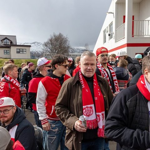 Þór - KA 0:1, í 5. umferð Bestu deildarinnar í knattspyrnu. Mögnuð stemning löngu fyrir leik og hart var barist í fyrstu rimmu Akureyrarfélaganna í efstu deild í 24 ár. Mynd: Ármann Hinrik
