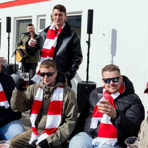 Þór - KA 0:1, í 5. umferð Bestu deildarinnar í knattspyrnu. Mögnuð stemning löngu fyrir leik og hart var barist í fyrstu rimmu Akureyrarfélaganna í efstu deild í 24 ár. Mynd: Ármann Hinrik