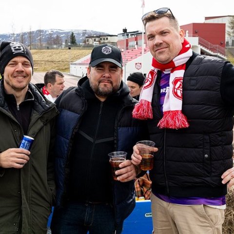 Þór - KA 0:1, í 5. umferð Bestu deildarinnar í knattspyrnu. Mögnuð stemning löngu fyrir leik og hart var barist í fyrstu rimmu Akureyrarfélaganna í efstu deild í 24 ár. Mynd: Ármann Hinrik