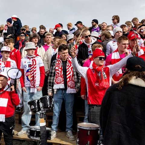 Þór - KA 0:1, í 5. umferð Bestu deildarinnar í knattspyrnu. Mögnuð stemning löngu fyrir leik og hart var barist í fyrstu rimmu Akureyrarfélaganna í efstu deild í 24 ár. Mynd: Ármann Hinrik
