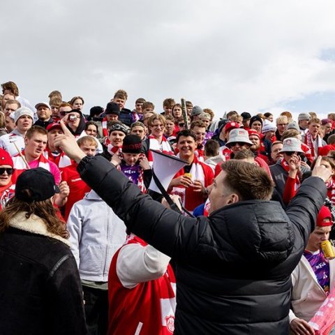 Þór - KA 0:1, í 5. umferð Bestu deildarinnar í knattspyrnu. Mögnuð stemning löngu fyrir leik og hart var barist í fyrstu rimmu Akureyrarfélaganna í efstu deild í 24 ár. Mynd: Ármann Hinrik