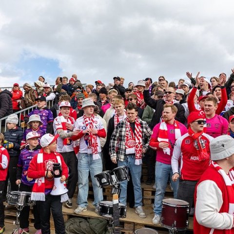 Þór - KA 0:1, í 5. umferð Bestu deildarinnar í knattspyrnu. Mögnuð stemning löngu fyrir leik og hart var barist í fyrstu rimmu Akureyrarfélaganna í efstu deild í 24 ár. Mynd: Ármann Hinrik