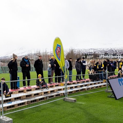 Þór - KA 0:1, í 5. umferð Bestu deildarinnar í knattspyrnu. Mögnuð stemning löngu fyrir leik og hart var barist í fyrstu rimmu Akureyrarfélaganna í efstu deild í 24 ár. Mynd: Ármann Hinrik