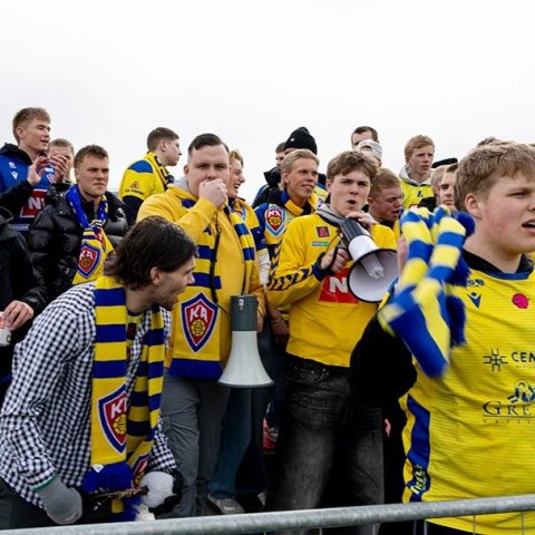 Þór - KA 0:1, í 5. umferð Bestu deildarinnar í knattspyrnu. Mögnuð stemning löngu fyrir leik og hart var barist í fyrstu rimmu Akureyrarfélaganna í efstu deild í 24 ár. Mynd: Ármann Hinrik