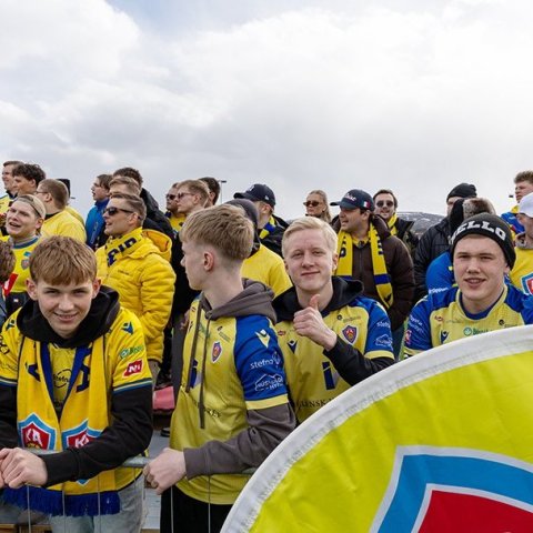 Þór - KA 0:1, í 5. umferð Bestu deildarinnar í knattspyrnu. Mögnuð stemning löngu fyrir leik og hart var barist í fyrstu rimmu Akureyrarfélaganna í efstu deild í 24 ár. Mynd: Ármann Hinrik