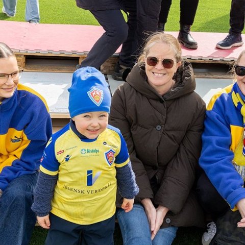 Þór - KA 0:1, í 5. umferð Bestu deildarinnar í knattspyrnu. Mögnuð stemning löngu fyrir leik og hart var barist í fyrstu rimmu Akureyrarfélaganna í efstu deild í 24 ár. Mynd: Ármann Hinrik