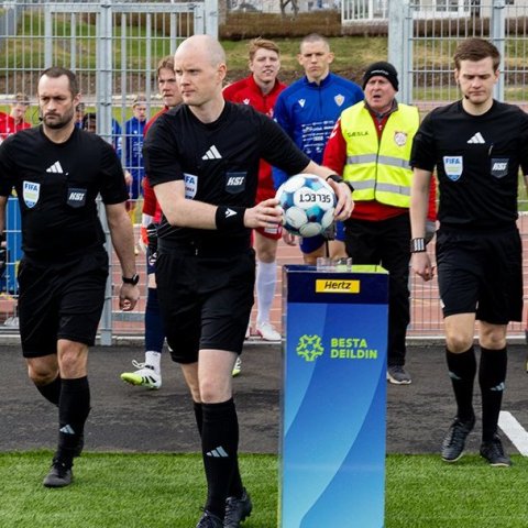 Þór - KA 0:1, í 5. umferð Bestu deildarinnar í knattspyrnu. Mögnuð stemning löngu fyrir leik og hart var barist í fyrstu rimmu Akureyrarfélaganna í efstu deild í 24 ár. Mynd: Ármann Hinrik
