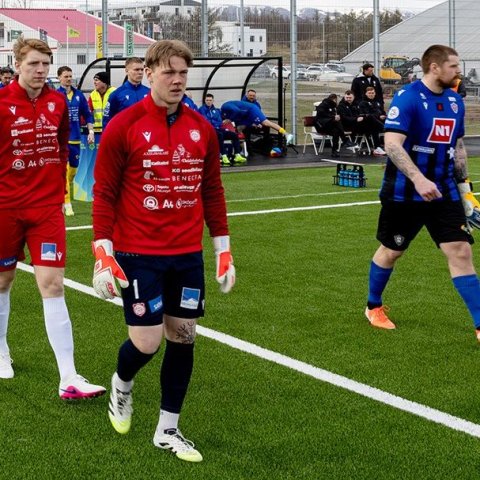 Þór - KA 0:1, í 5. umferð Bestu deildarinnar í knattspyrnu. Mögnuð stemning löngu fyrir leik og hart var barist í fyrstu rimmu Akureyrarfélaganna í efstu deild í 24 ár. Mynd: Ármann Hinrik