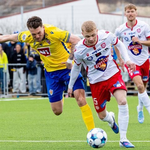 Þór - KA 0:1, í 5. umferð Bestu deildarinnar í knattspyrnu. Mögnuð stemning löngu fyrir leik og hart var barist í fyrstu rimmu Akureyrarfélaganna í efstu deild í 24 ár. Mynd: Ármann Hinrik
