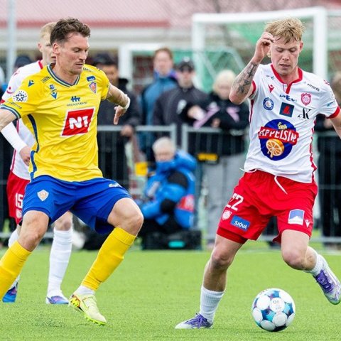 Þór - KA 0:1, í 5. umferð Bestu deildarinnar í knattspyrnu. Mögnuð stemning löngu fyrir leik og hart var barist í fyrstu rimmu Akureyrarfélaganna í efstu deild í 24 ár. Mynd: Ármann Hinrik