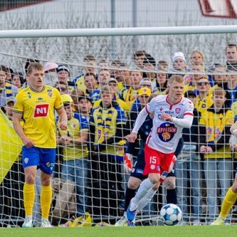 Þór - KA 0:1, í 5. umferð Bestu deildarinnar í knattspyrnu. Mögnuð stemning löngu fyrir leik og hart var barist í fyrstu rimmu Akureyrarfélaganna í efstu deild í 24 ár. Mynd: Ármann Hinrik