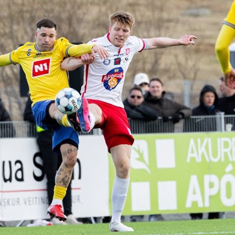 Þór - KA 0:1, í 5. umferð Bestu deildarinnar í knattspyrnu. Mögnuð stemning löngu fyrir leik og hart var barist í fyrstu rimmu Akureyrarfélaganna í efstu deild í 24 ár. Mynd: Ármann Hinrik