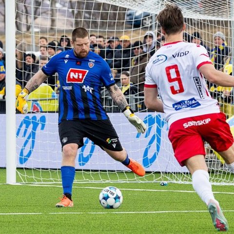 Þór - KA 0:1, í 5. umferð Bestu deildarinnar í knattspyrnu. Mögnuð stemning löngu fyrir leik og hart var barist í fyrstu rimmu Akureyrarfélaganna í efstu deild í 24 ár. Mynd: Ármann Hinrik