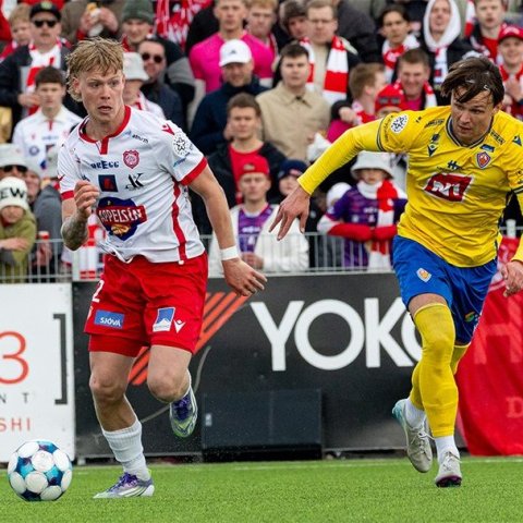 Þór - KA 0:1, í 5. umferð Bestu deildarinnar í knattspyrnu. Mögnuð stemning löngu fyrir leik og hart var barist í fyrstu rimmu Akureyrarfélaganna í efstu deild í 24 ár. Mynd: Ármann Hinrik