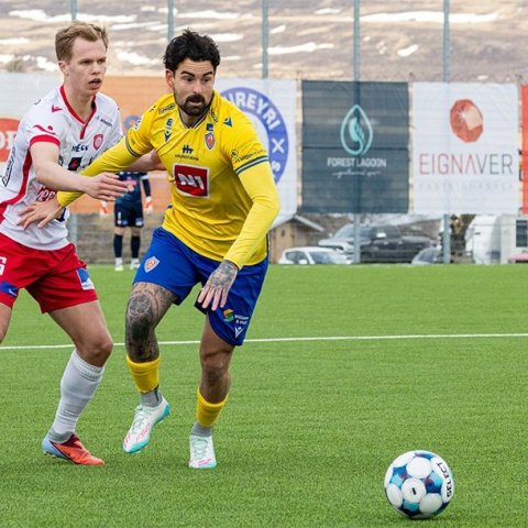 Þór - KA 0:1, í 5. umferð Bestu deildarinnar í knattspyrnu. Mögnuð stemning löngu fyrir leik og hart var barist í fyrstu rimmu Akureyrarfélaganna í efstu deild í 24 ár. Mynd: Ármann Hinrik