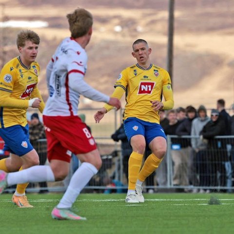 Þór - KA 0:1, í 5. umferð Bestu deildarinnar í knattspyrnu. Mögnuð stemning löngu fyrir leik og hart var barist í fyrstu rimmu Akureyrarfélaganna í efstu deild í 24 ár. Mynd: Skapti Hallgrímsson