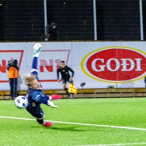 Jakob Snær Árnason skorar - 1:0 - Mynd: Ármann Hinrik