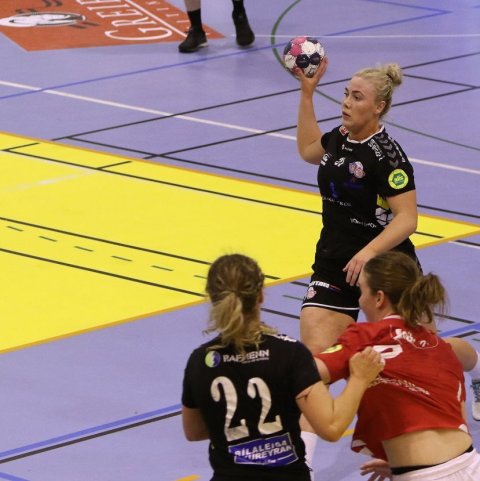 Hulda Bryndís Tryggvadóttir með boltann.