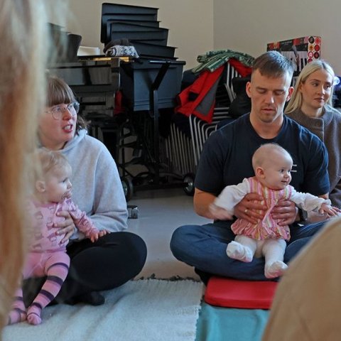 Krútttónó í Tónlistarskólanum á Akureyri; tónlistarstund nokkurra mánaða barna með foreldrum sínum undir stjórn Sigrúnar Mögnu Þórsteinsdóttur. Mynd: Skapti Hallgrímsson