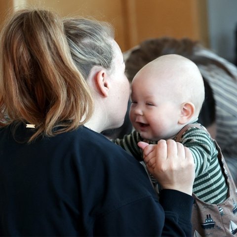 Krútttónó í Tónlistarskólanum á Akureyri; tónlistarstund nokkurra mánaða barna með foreldrum sínum undir stjórn Sigrúnar Mögnu Þórsteinsdóttur. Mynd: Skapti Hallgrímsson
