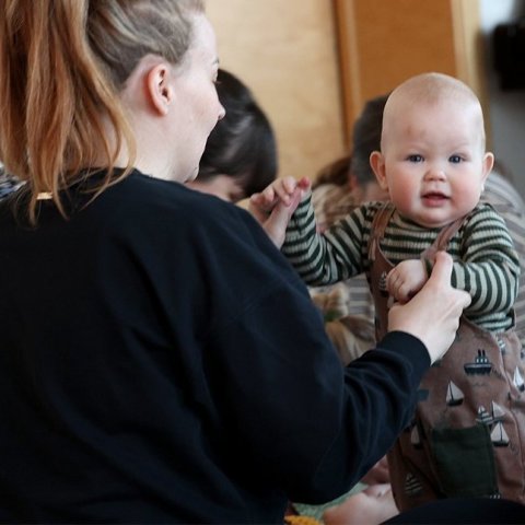 Krútttónó í Tónlistarskólanum á Akureyri; tónlistarstund nokkurra mánaða barna með foreldrum sínum undir stjórn Sigrúnar Mögnu Þórsteinsdóttur. Mynd: Skapti Hallgrímsson